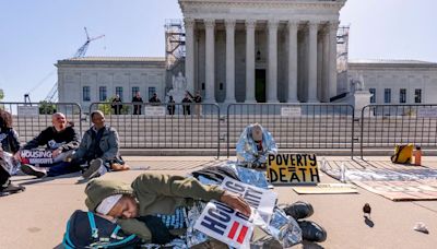 La Corte Suprema de EEUU debatió si es legal multar a las personas sin hogar por dormir en la calle