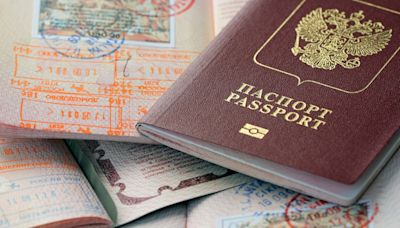 暑假出國當心！「護照1公分小瑕疵」就被拒絕登機 她簽證過期還花光積蓄 專家4點提醒