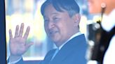 Sweet moment Emperor Naruhito is met with cheers from royal fans