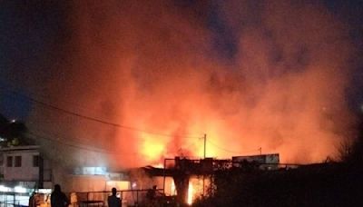 Fuego arrasa con cuatro locales comerciales y deja millonarias pérdidas en Cervantes de Alvarado