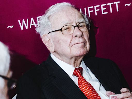 Warren Buffett predicts higher taxes due to rising deficit
