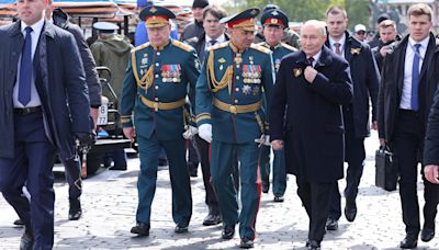 Vlad's 'nuke briefcase' seen at parade…but TV hacked to show destroyed tanks