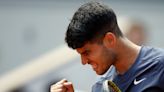 Alcaraz avasalla a Wolf en su debut en Roland Garros