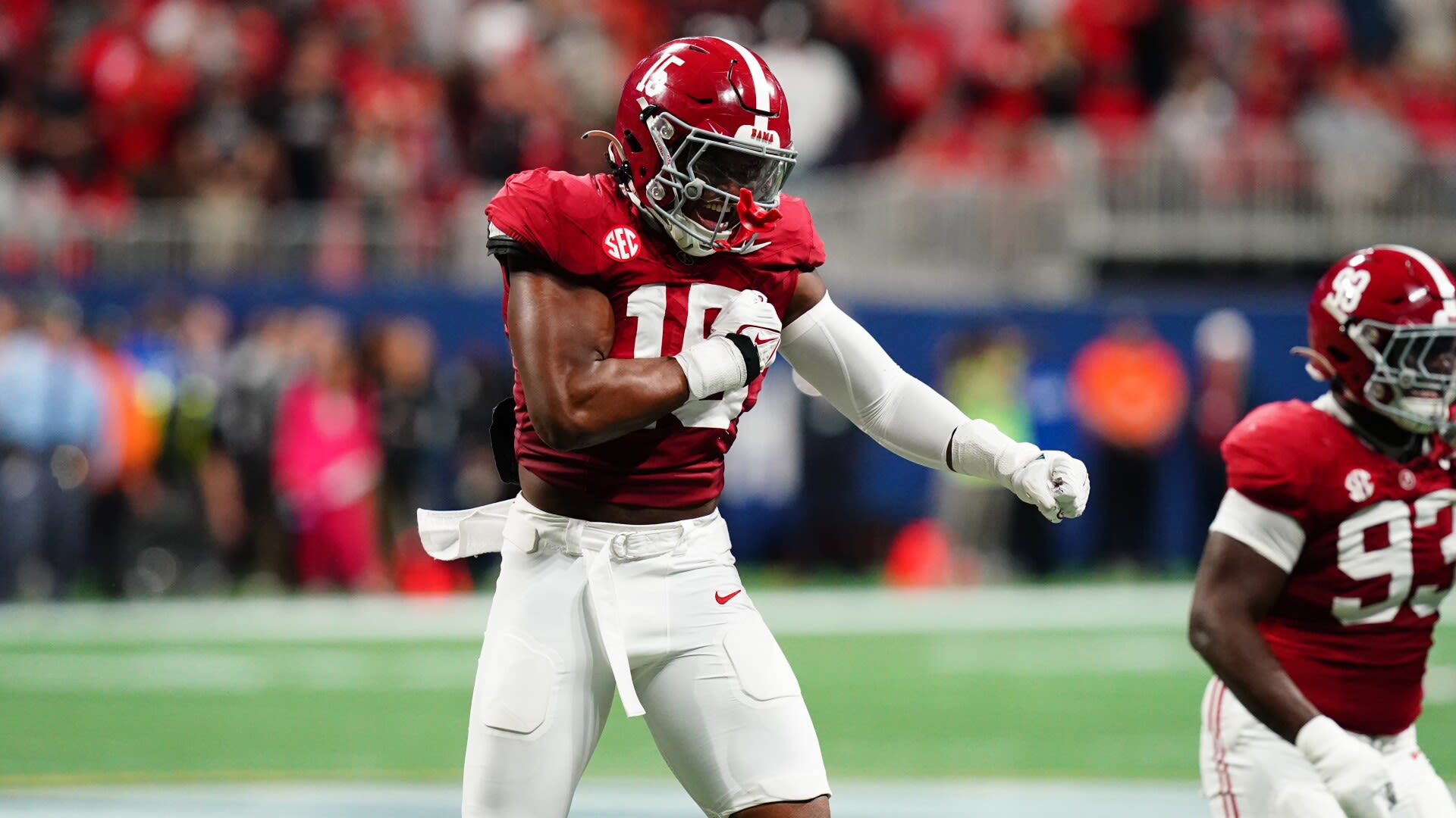 Vikings trade up to No. 17, select Alabama edge rusher Dallas Turner