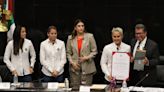 Reconocen en el Senado al equipo Chivas Femenil