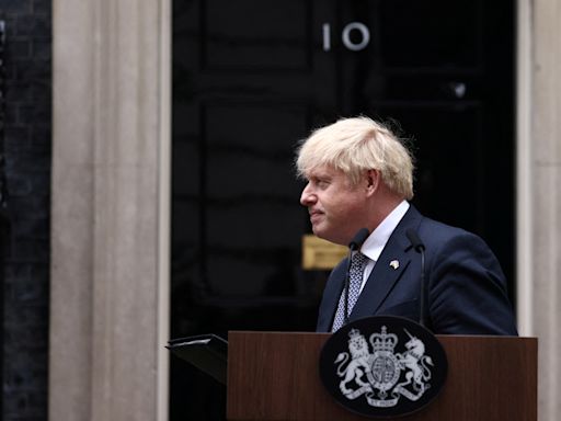 Boris Johnson abandona su cargo con una jugosa fortuna
