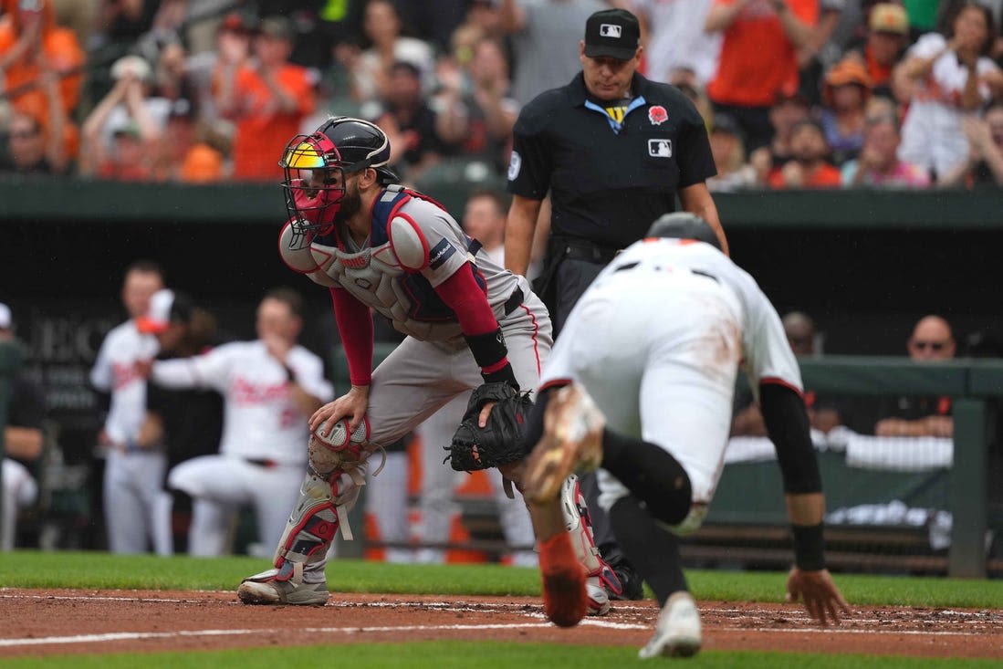 Deadspin | Orioles get big hits, cruise past Red Sox