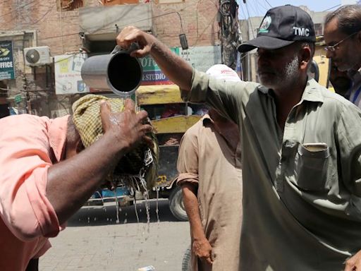 Temperatures in Pakistan cross 52 degrees Celsius — that’s more than 125°F | CNN