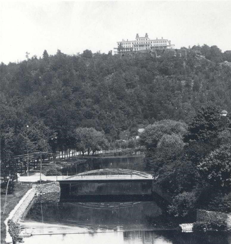 Local history: Grand Irving Cliff Hotel overlooking Honesdale never saw a guest