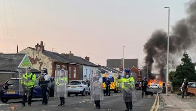 Gewaltsame Zusammenstöße nach tödlichem Messerangriff auf tanzende Kinder in Großbritannien