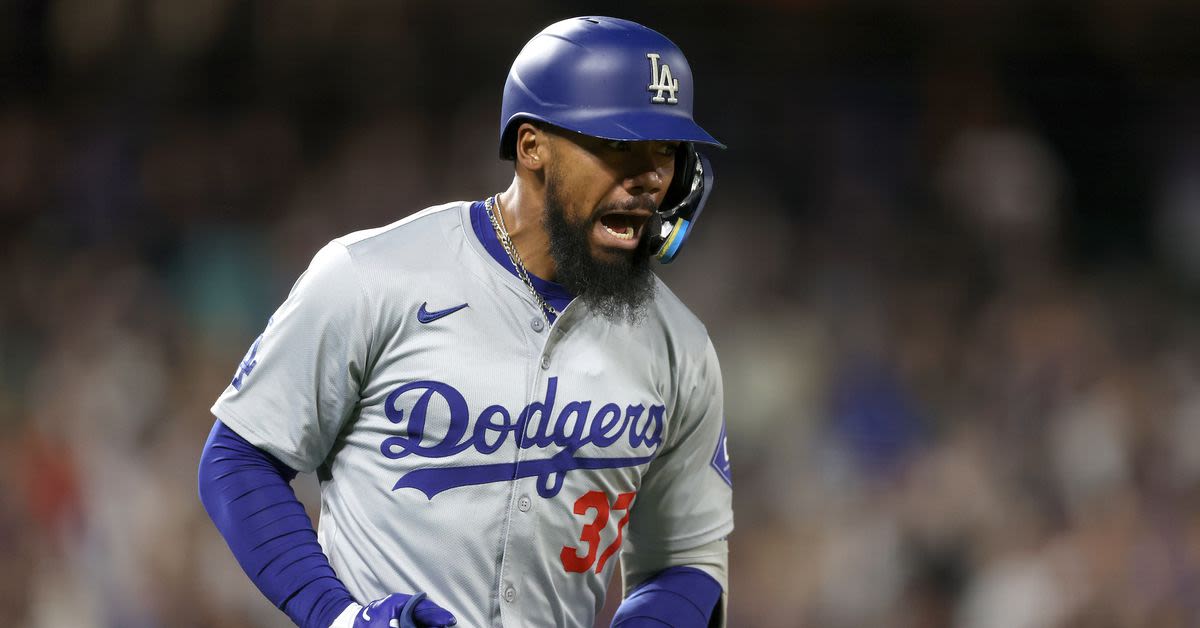 Dodgers make most of borrowed time at Coors Field