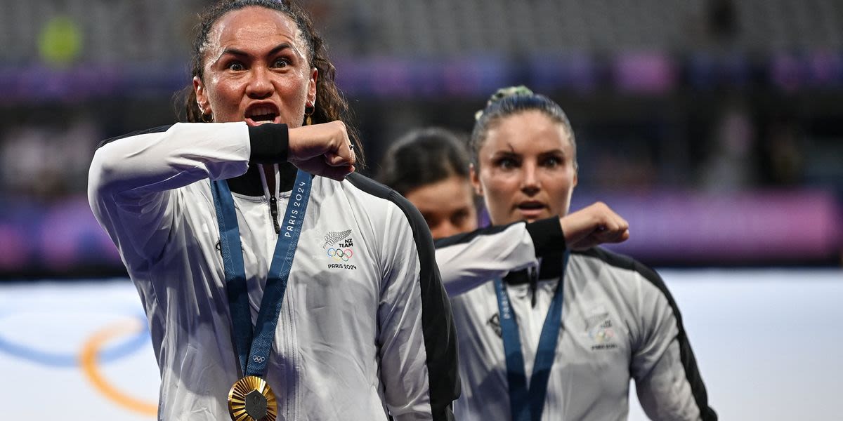 New Zealand Does A Fierce Haka After Taking Gold In Women's Rugby At Olympics