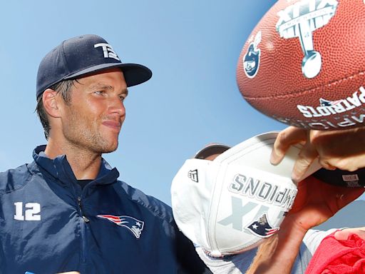 Tom Brady accused of ruining collectibles with shoddy autograph at $3,600 event: 'It's horrible'