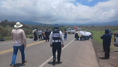 Bloquean de nuevo la Tlaxco-Tejocotal para exigir pago por tierras afectadas por la pista