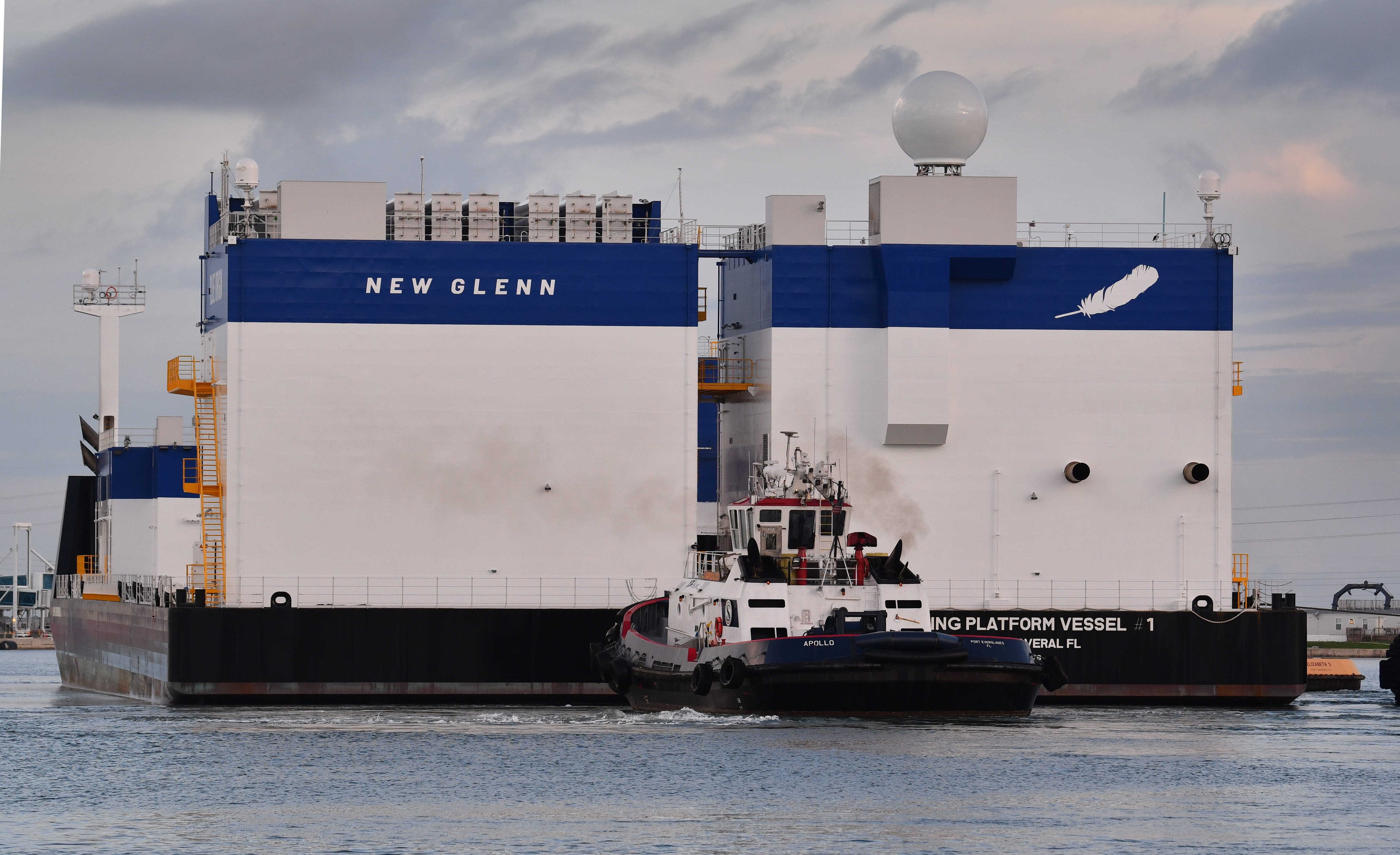 Blue Origin droneship arrives in Port Canaveral ahead of New Glenn launch