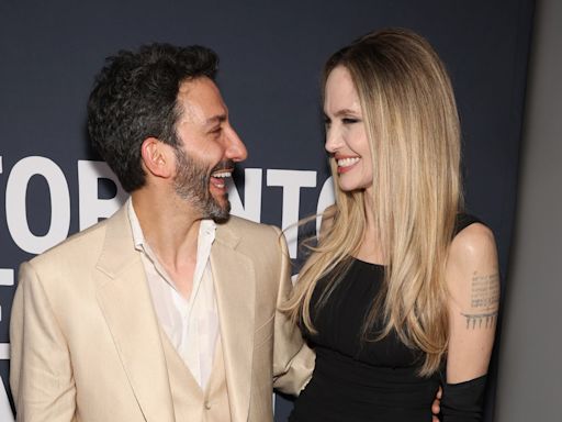 Juan Minujín junto a Angelina Jolie, en el estreno de Sin Sangre en Toronto