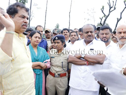 H D Kumaraswamy, LoP Ashok inspect rain havoc in Sakleshpur, attack D K Shivakumar