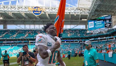 Drivers’ videos show police, Tyreek Hill’s actions during Hard Rock Stadium traffic stop