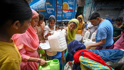 Delhi residents chase water tanker amid severe water crisis & heatwaves