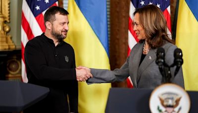 ...Ucrania día 959: Kremlin reclama a Kamala Harris por llamar a Vladimir Putin “dictador”; Volodímir Zelenski podría tener un enfoque más flexible para negociar la paz y...