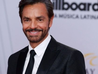 Eugenio Derbez conoce su estatua en Acapulco; pide apoyo para el puerto