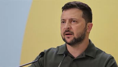 Guerre en Ukraine : la Russie a profité de l'attente de la livraison d'armes américaines pour avancer sur le front, assure Zelensky