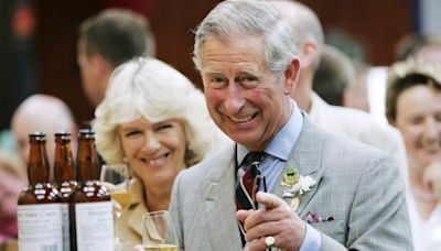 Rei Charles III aprova selo real para bebidas incluindo Champagne