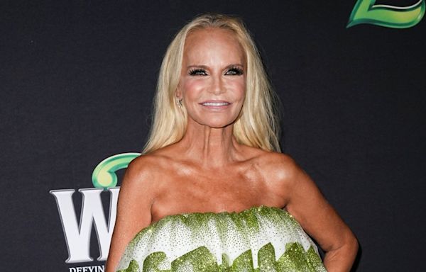 Kristin Chenoweth Says Wicked's Original Plot Wasn't as Friendship-Focused