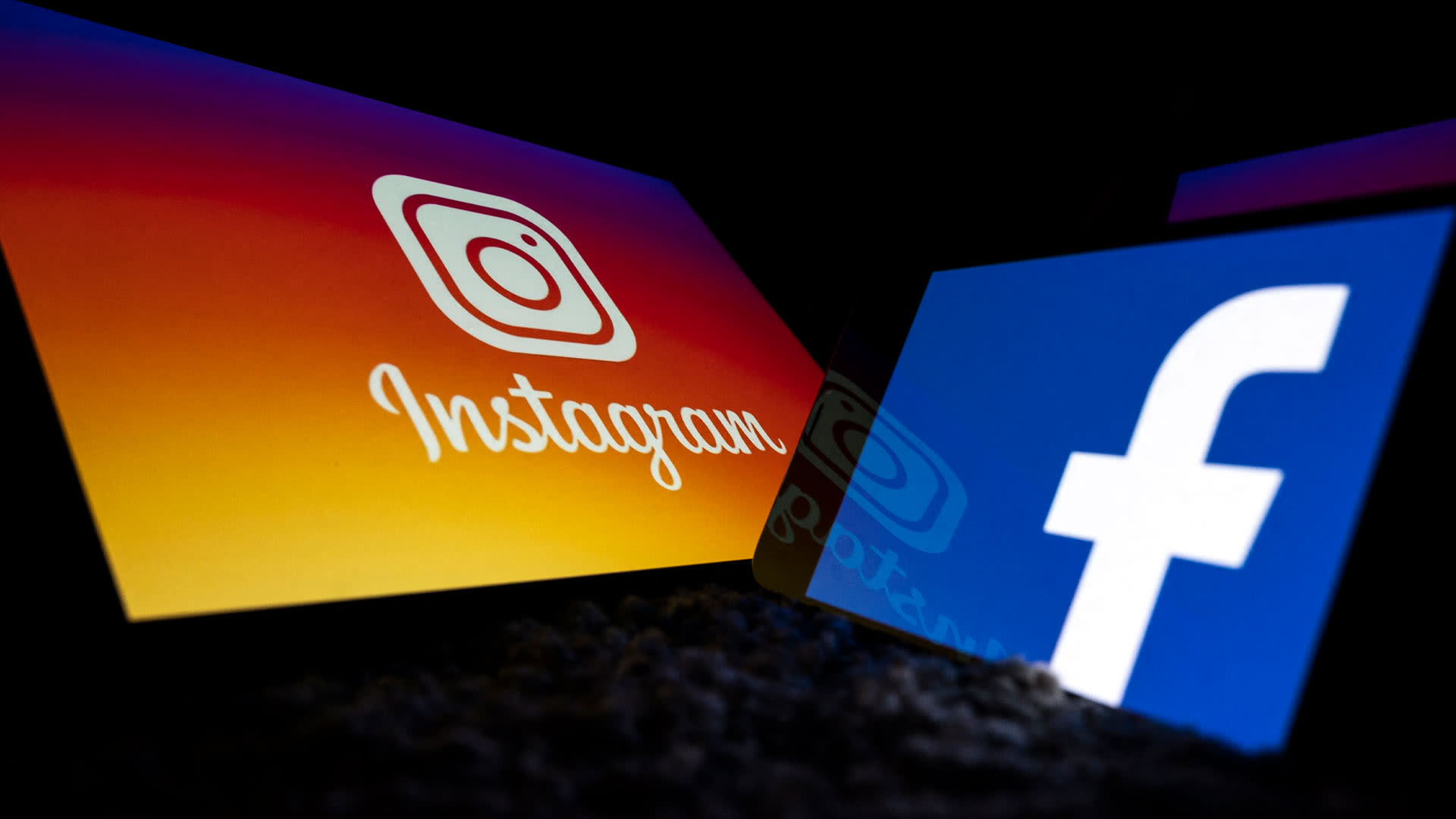 Thousands of users report issues with Instagram and Facebook in apparent outage