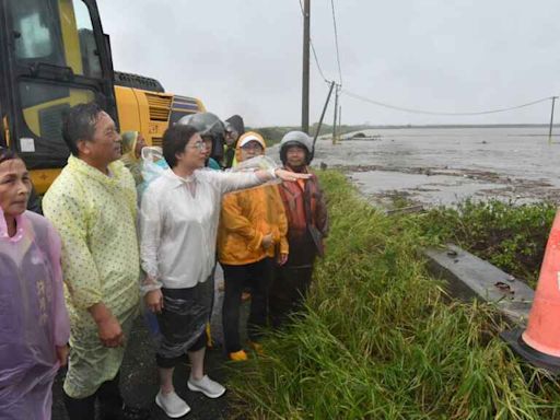 王惠美颱風天視察大城鄉溪口暴漲淹水 勸離安置危險地區村民 | 蕃新聞