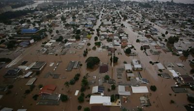 No Rio Grande do Sul, voluntários relatam saques: ‘Roubam barcos para assaltar casas alagadas’