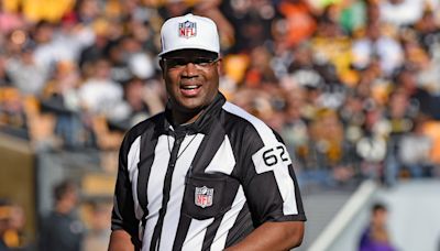 NFL referee from Youngstown visits old high school