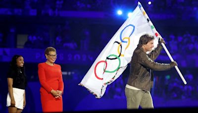 Simone Biles y Tom Cruise toman estafeta hacia Los Angeles 2028