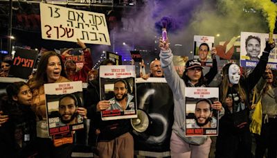 Familiares de rehenes amenazan a Netanyahu de que "arderán las calles" si no acepta el acuerdo con Hamás