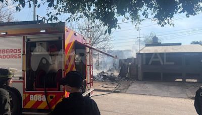 Santa Fe: una viviendo se incendió en su totalidad y vecinos advierten que fue intencional