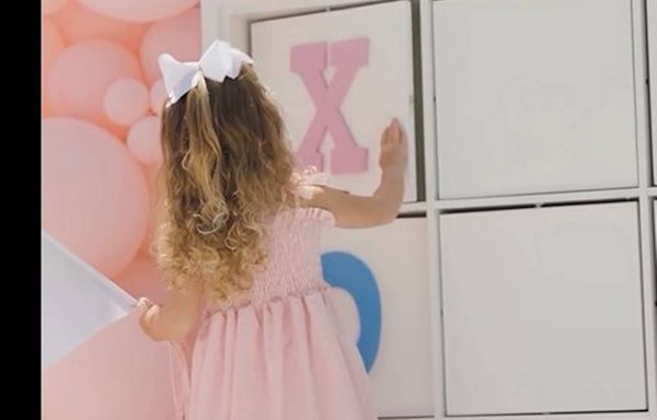 Patrick, Brittany Mahomes have daughter use tic-tac-toe for their gender reveal