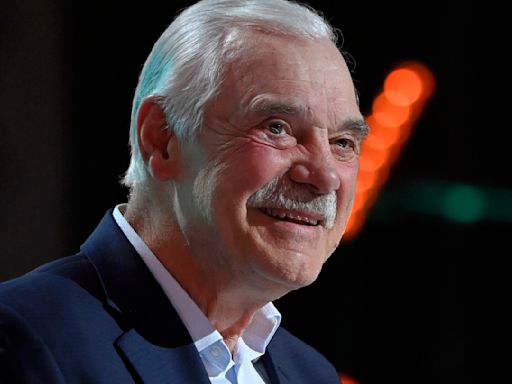 Larry Csonka loses his cool at any question of the 1972 Dolphins' greatness