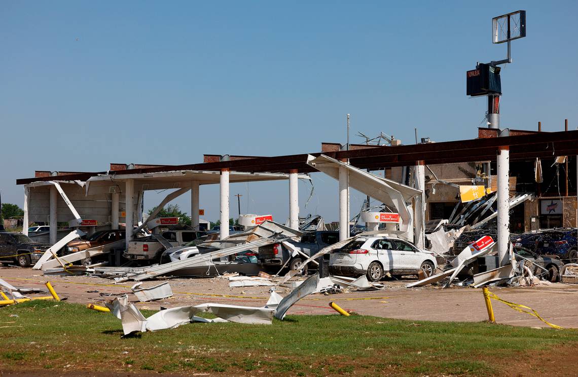 Live updates: Major damage, at least 7 dead in Denton & Cooke counties after tornado