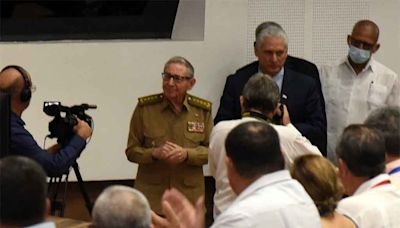 Asisten Raúl Castro y Díaz-Canel a sesiones del Parlamento de Cuba (+Foto) - Noticias Prensa Latina