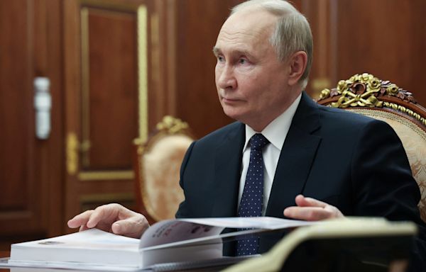 Putin's tax move signals growing economic woes