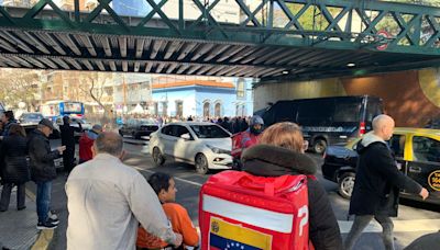 Una multitud de venezolanos se congrega en Buenos Aires con el sueño de poder volver a su país