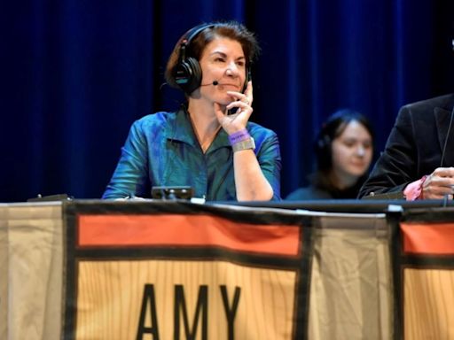 Of Notoriety: Advice columnist Amy Dickinson departs, memories of predecessor Ann Landers remain