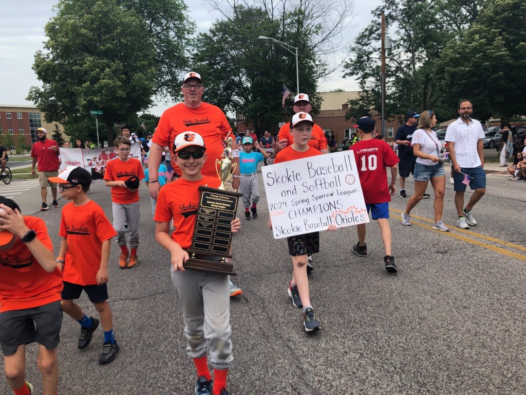 Skokie July 4th parade brings out community groups, crowd favorites