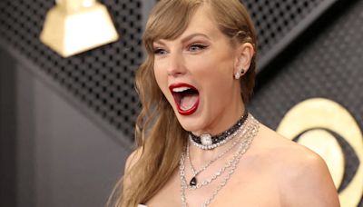 Taylor Swift reutilizó un collar y desató teorías entre los fans