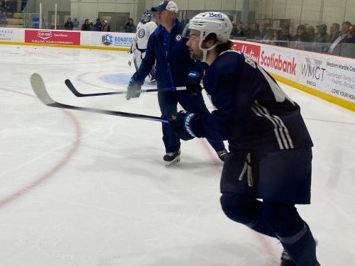 Brad Lambert and Colby Barlow take leading roles at Winnipeg Jets development camp - Winnipeg | Globalnews.ca