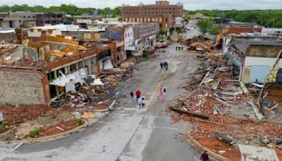 Tornadoes and storms hits the central United States, leaving 18 dead