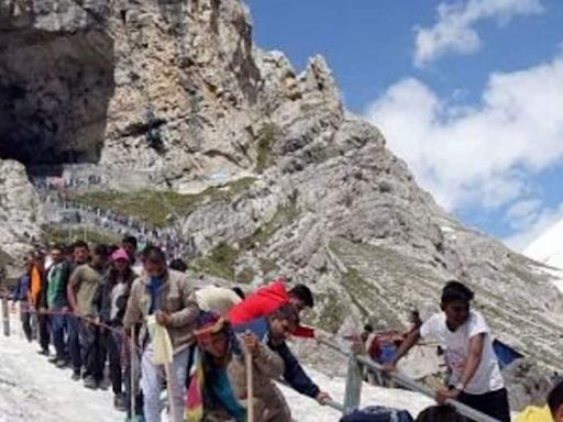 Second Batch Of Amarnath Yatra Leaves From Jammu Under Strict Security Cover - News18