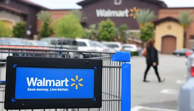 ¿Qué hay tras la disminución de precios en tiendas como Walmart, Target y Aldi?: Experto explica