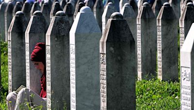 Bosnian Muslims solemnly remember 1995 Srebrenica genocide victims