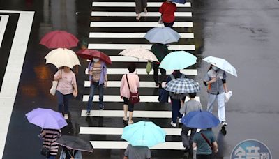 14縣市豪雨特報！ 今夜降至24度「體感有涼意」 - 鏡週刊 Mirror Media